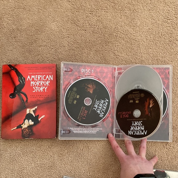 1-4 seasons AMERICAN HORROR STORY - Picture 3 of 7